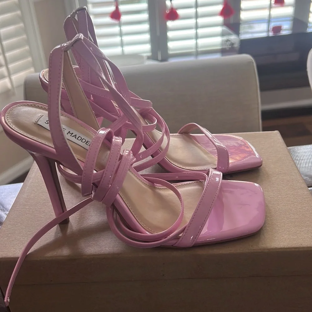 Pink patent leather lace up stiletto heel Steve Madden. - Picture 2 of 3